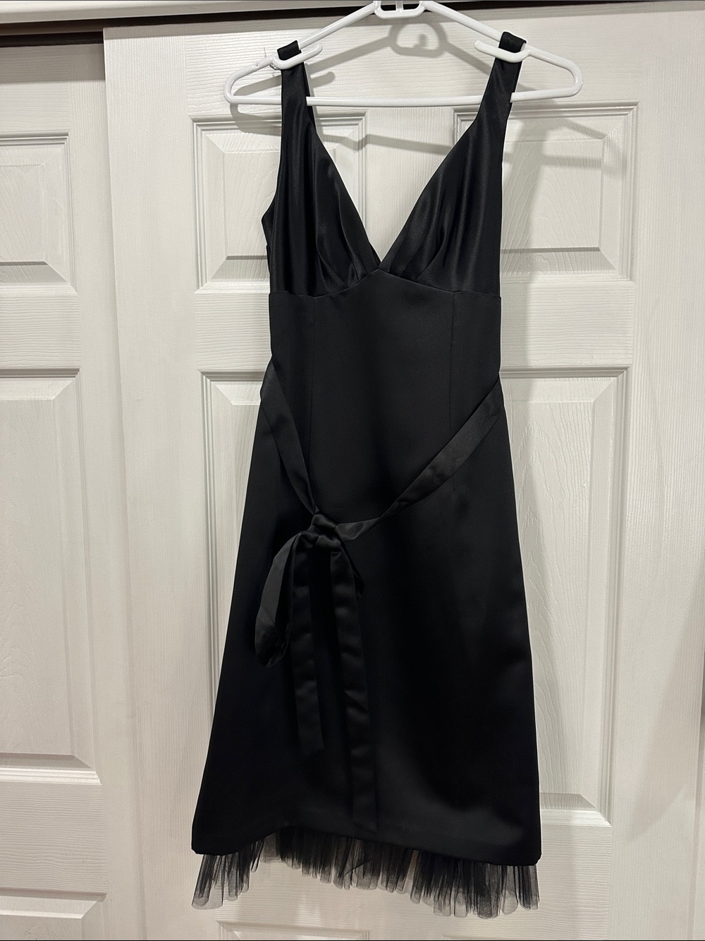 Laundry By Shelli Segal Black Satin V-Neck Midi Dress with Waist Tie